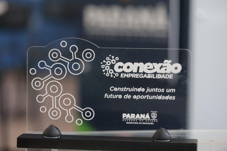 Estado aproxima escolas e empresas para criar 40 mil vagas de estágio em 2025