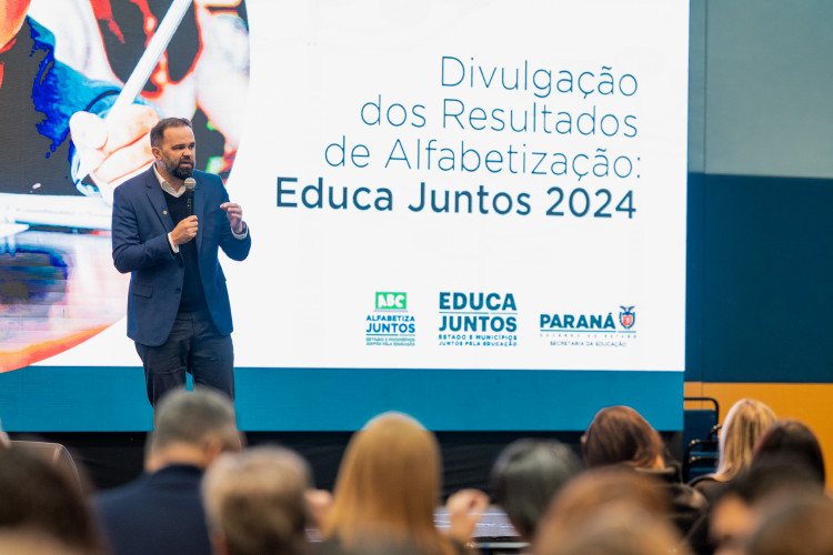 Seed-PR reúne municípios para divulgação de resultados da alfabetização e reforça apoio por meio do programa Educa Juntos