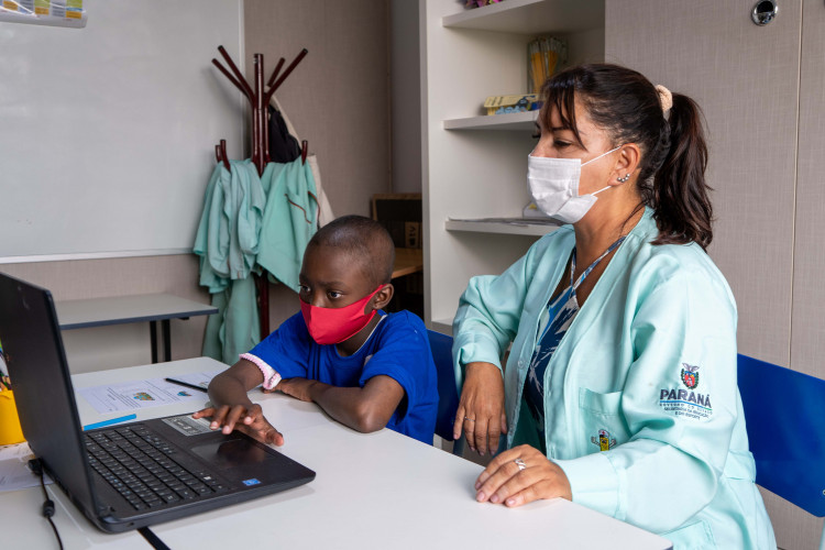 Com rede especializada, Estado garante educação para alunos hospitalizados