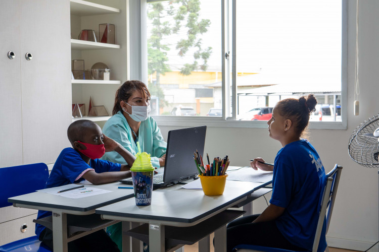 Com rede especializada, Estado garante educação para alunos hospitalizados