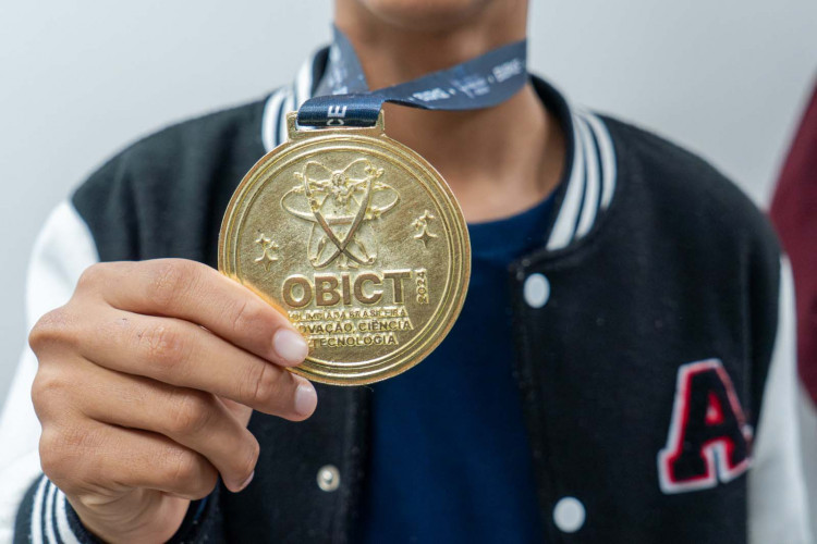 Alunos do Paraná recebem medalhas da Olimpíada de Inovação, Ciência e Tecnologia