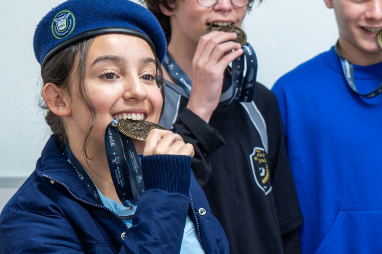 Alunos do Paraná recebem medalhas da Olimpíada de Inovação, Ciência e Tecnologia