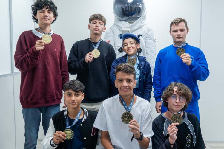 Alunos do Paraná recebem medalhas da Olimpíada de Inovação, Ciência e Tecnologia