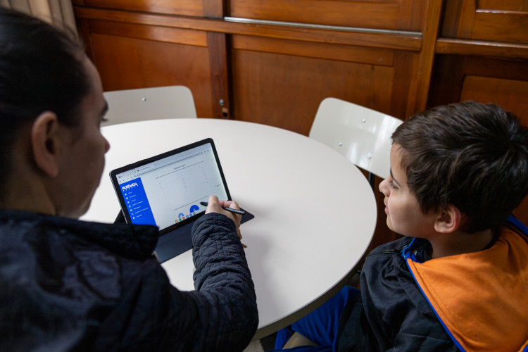 Com Fluência Paraná, Governo usa Inteligência Artificial para apoiar alfabetização de crianças