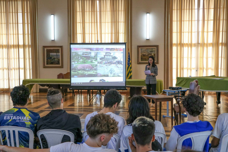 Colégio Estadual do Paraná oferta curso de japonês gratuito aos estudantes