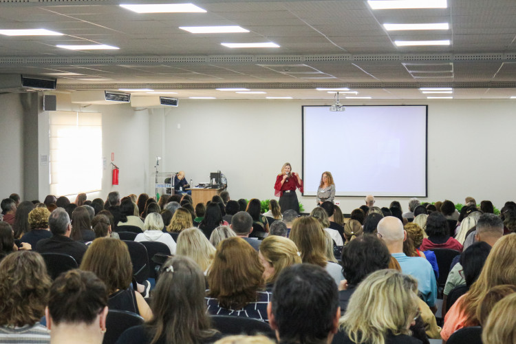 Seed-PR reúne 320 técnicos pedagógicos para formação sobre normatização escolar