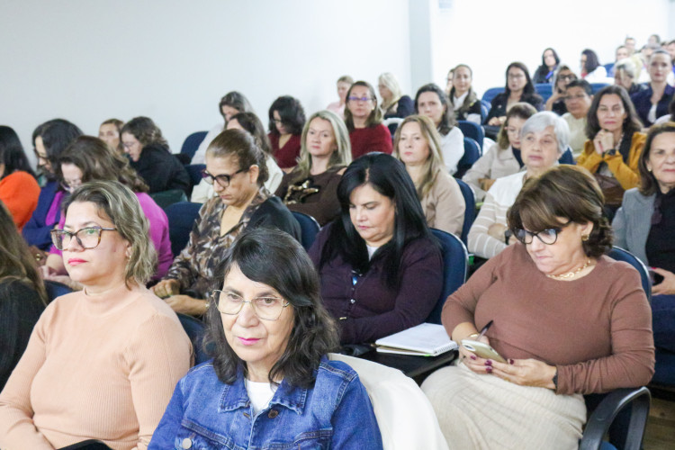 Seed-PR reúne 320 técnicos pedagógicos para formação sobre normatização escolar