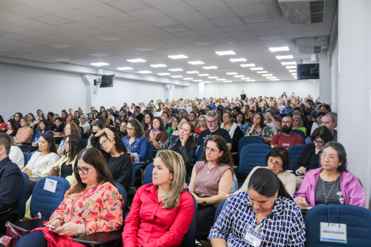 Seed-PR reúne 320 técnicos pedagógicos para formação sobre normatização escolar