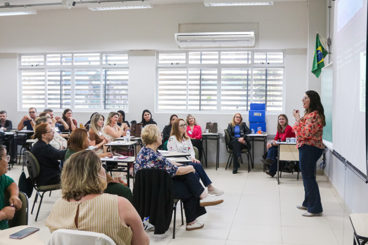 Seed-PR reúne 320 técnicos pedagógicos para formação sobre normatização escolar