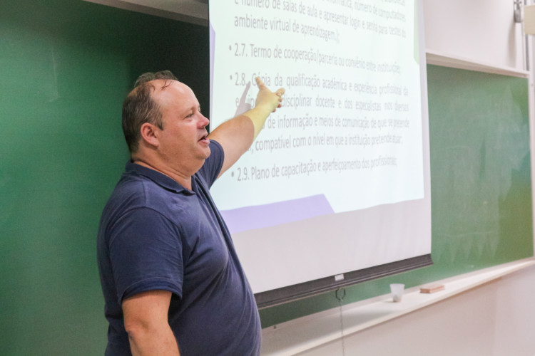 Seed-PR reúne 320 técnicos pedagógicos para formação sobre normatização escolar