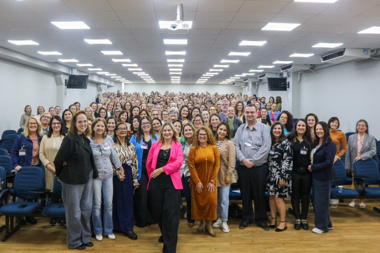 Seed-PR reúne 320 técnicos pedagógicos para formação sobre normatização escolar