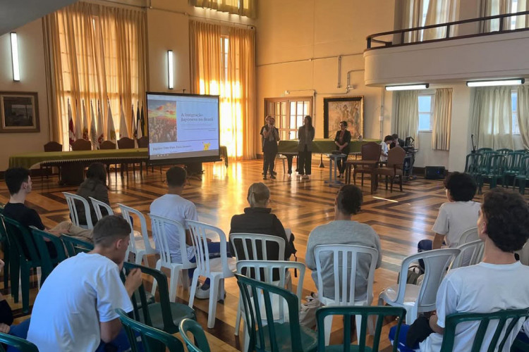Colégio Estadual do Paraná oferta curso de japonês gratuito aos estudantes