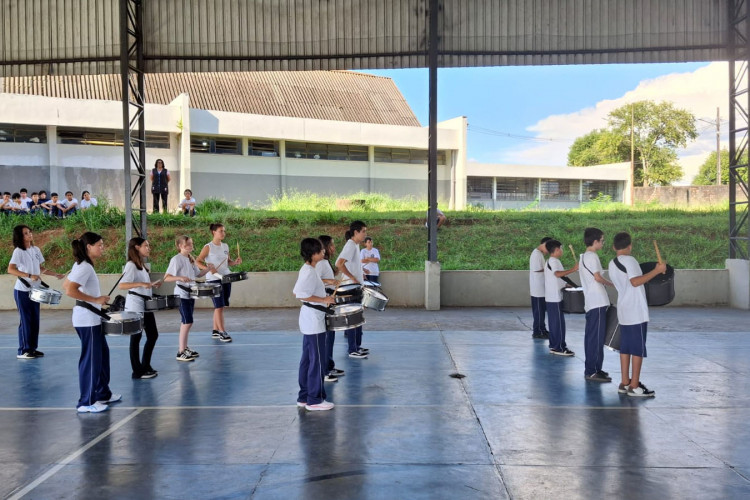 Fanfarra de colégio de Telêmaco Borba impulsiona frequência escolar e disciplina dos alunos