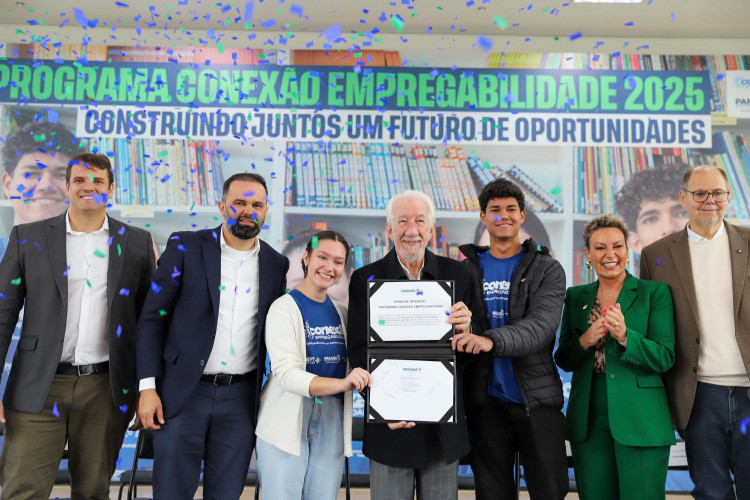 Estado aproxima escolas e empresas para criar 40 mil vagas de estágio em 2025