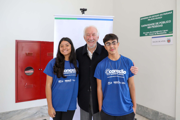 Estado aproxima escolas e empresas para criar 40 mil vagas de estágio em 2025