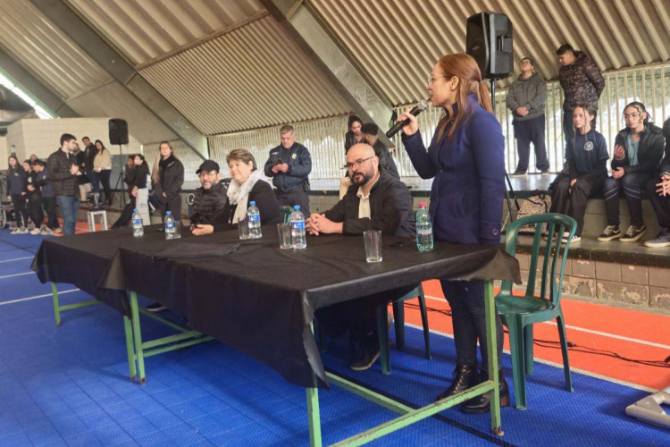 Alunos da rede estadual pilotam drones e mostram resultados das aulas de Robótica