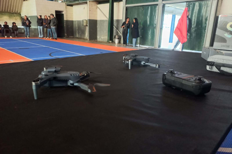 Alunos da rede estadual pilotam drones e mostram resultados das aulas de Robótica