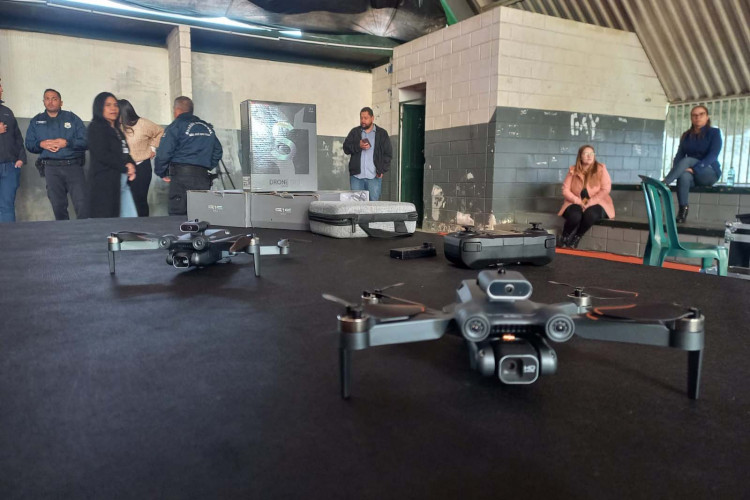 Alunos da rede estadual pilotam drones e mostram resultados das aulas de Robótica