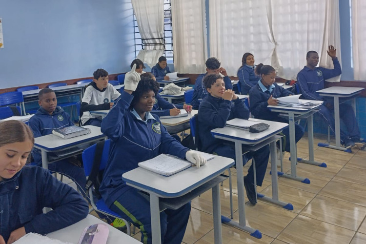 Rede estadual de ensino atende mais de 15 mil estrangeiros de 78 nacionalidades