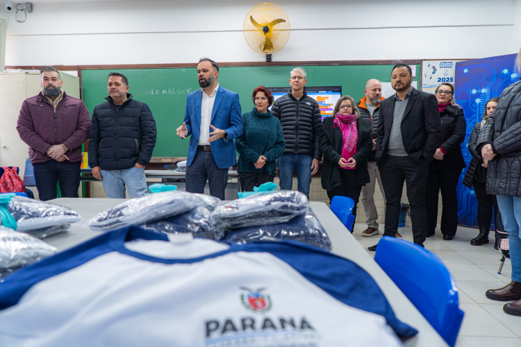 Estado vai distribuir uniformes para alunos de todas as 412 escolas de tempo integral