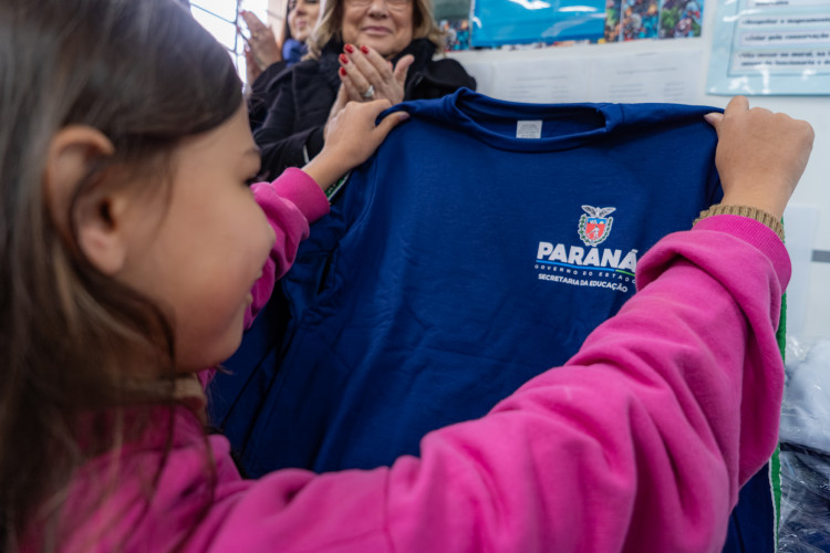 Estado vai distribuir uniformes para alunos de todas as 412 escolas de tempo integral