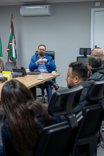 Secretário da Educação ouve diretores e reforça ações para desafios da rotina escolar