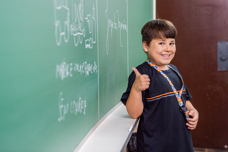 Rede estadual retoma aulas na segunda com 988 novos professores e mais intercâmbios