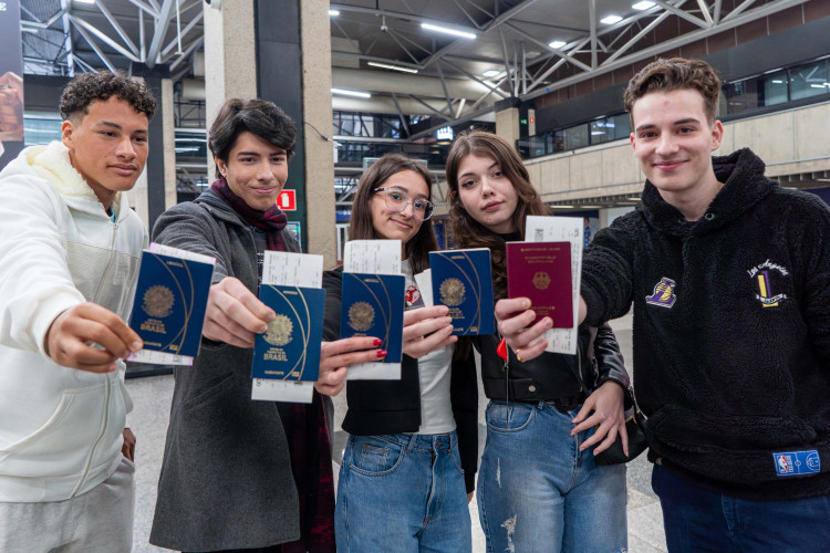Alunos paranaenses embarcam para Portugal para participar de programa de líderes em inovação