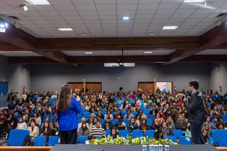 Seed-PR realiza seminário de formação para equipes multiprofissionais da rede