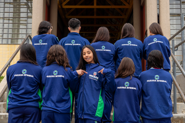 Estado vai distribuir uniformes para alunos de todas as 412 escolas de tempo integral