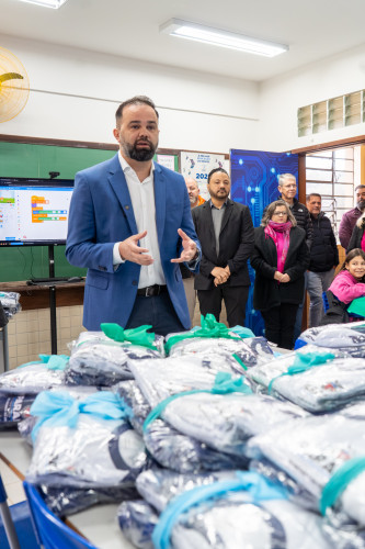 Estado vai distribuir uniformes para alunos de todas as 412 escolas de tempo integral