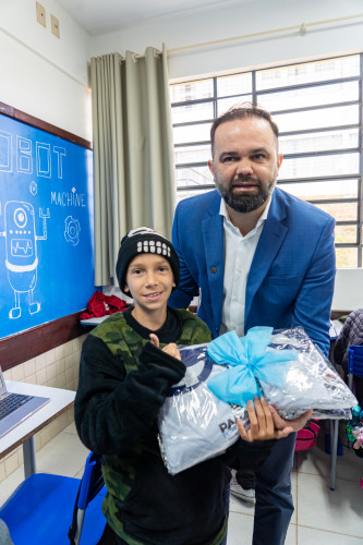 Estado vai distribuir uniformes para alunos de todas as 412 escolas de tempo integral