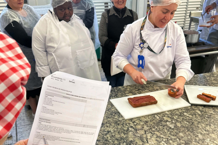 Alimentação saudável: Governo capacita 2 mil merendeiras da rede estadual de ensino