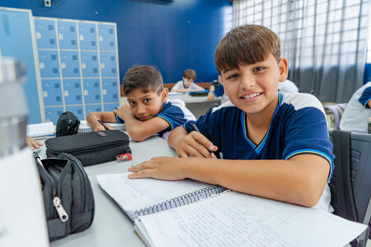 Rede estadual retoma aulas na segunda com 988 novos professores e mais intercâmbios