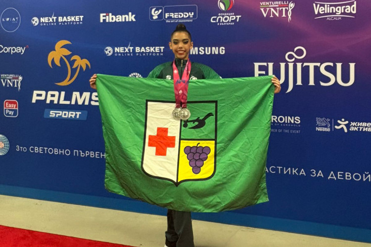 Dos Jogos Escolares para o mundo: paranaense sobe ao pódio no Mundial Júnior de Ginástica Rítmica