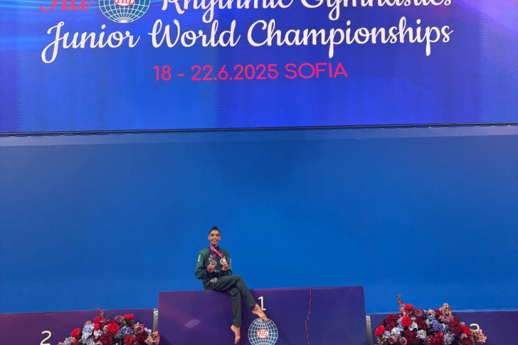 Dos Jogos Escolares para o mundo: paranaense sobe ao pódio no Mundial Júnior de Ginástica Rítmica