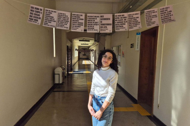 Livro de aluna da rede estadual aborda bullying e chega de graça a leitores em Ponta Grossa