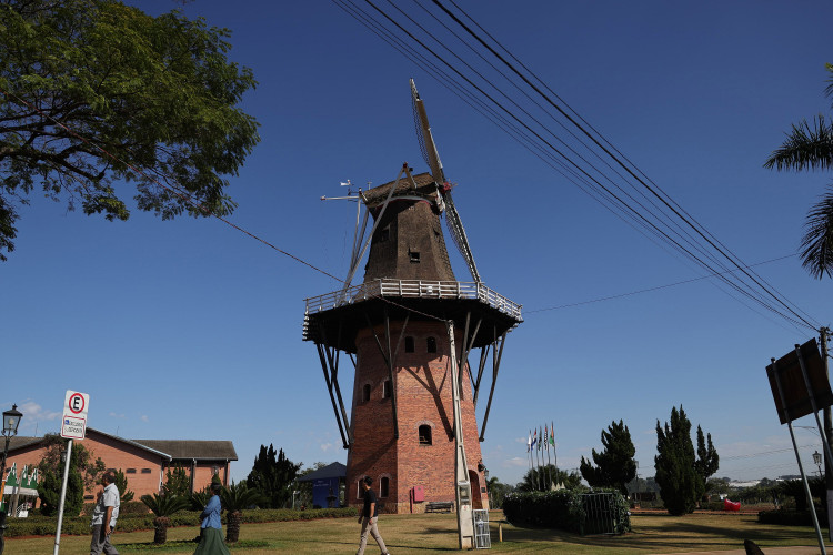 Ratinho Junior compartilha projetos de sucesso da educação no Conexidades