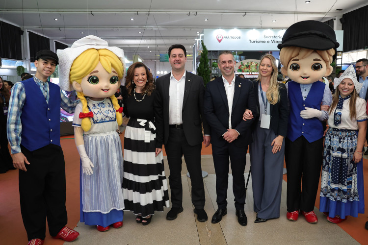 Ratinho Junior compartilha projetos de sucesso da educação no Conexidades