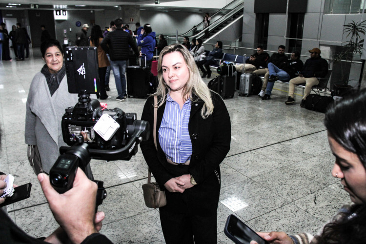 Embarque de 16 alunos para a Escócia dentro do programa Ganhando o Mundo de intercâmbio de estudantes da rede estadual de ensino.