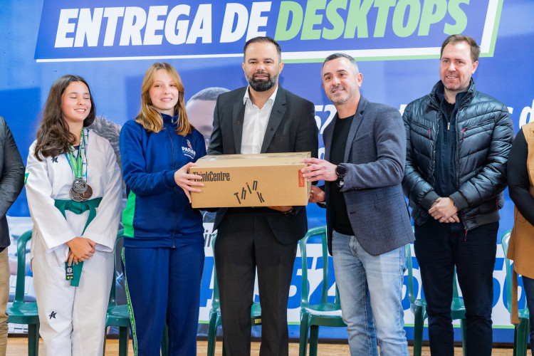 Tecnologia na educação: Governo formaliza entrega 15 mil desktops para 526 escolas