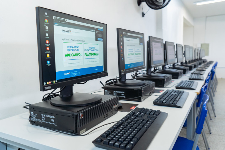 Tecnologia na educação: Governo formaliza entrega 15 mil desktops para 526 escolas