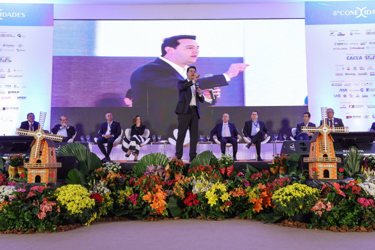 Ratinho Junior compartilha projetos de sucesso da educação no Conexidades