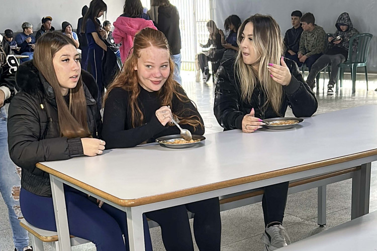 Do curso à prática: merendeiras do Paraná levam novas técnicas e receitas para as escolas