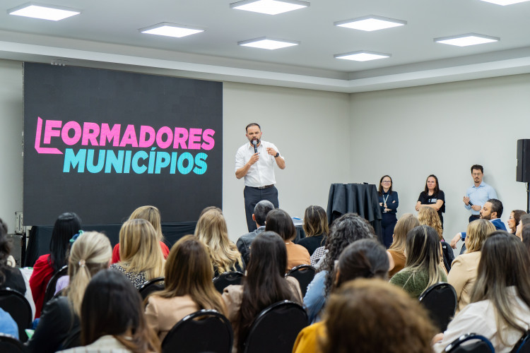 Congresso Formadores em Ação Municípios amplia competências de professores e apoia educação nos municípios