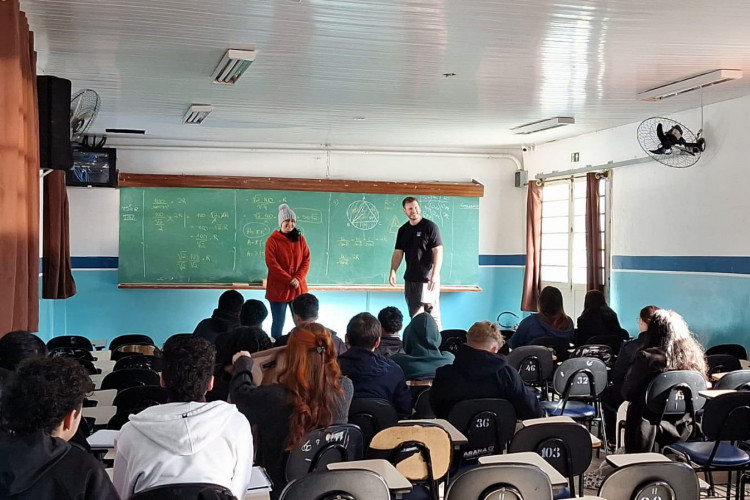 Parceiro da Escola: aulões, simulados e oficinas de redação fortalecem preparação de alunos da rede estadual para o vestibular