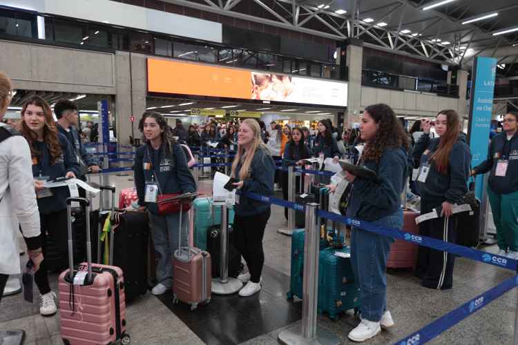 Ganhando o Mundo: 125 alunos embarcam para intercâmbio na Inglaterra e Irlanda