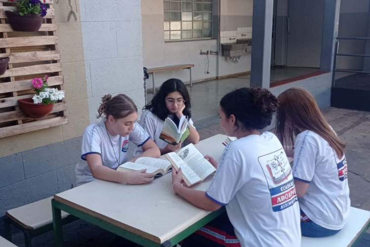 Um semestre sem celular: novas atividades aproximam alunos e refletem na aprendizagem