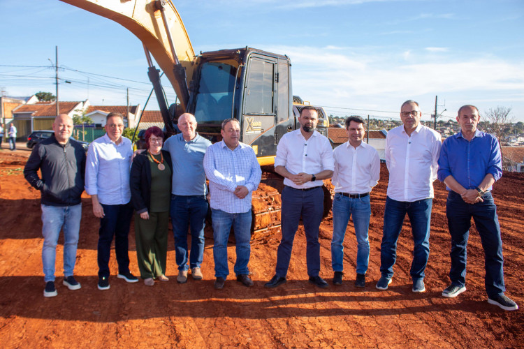 Secretário da Educação visita obras no oeste do estado