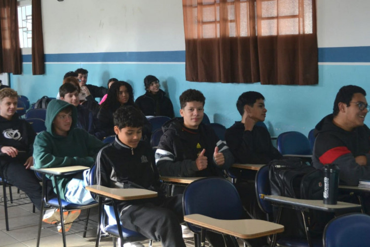 Parceiro da Escola: aulões, simulados e oficinas de redação fortalecem preparação de alunos da rede estadual para o vestibular